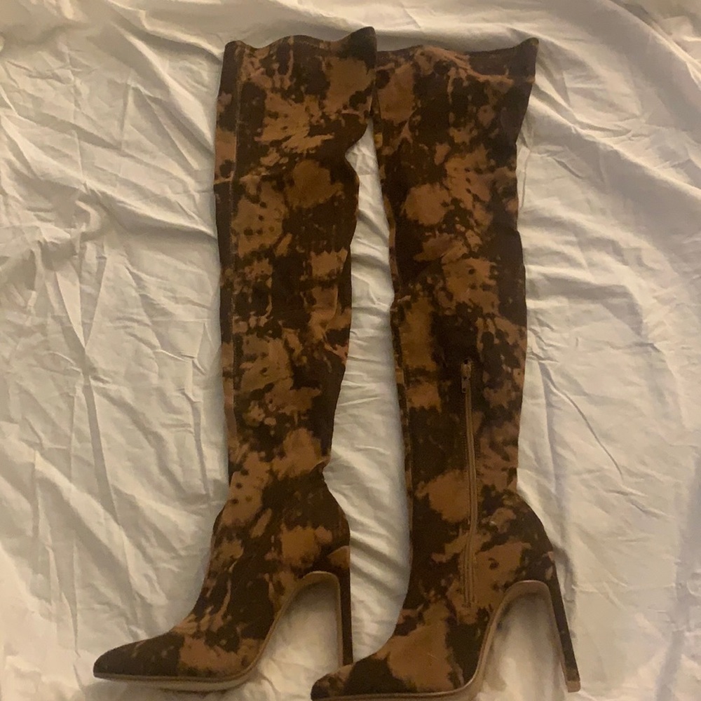 Size 6.5 Fashion Nova Thigh high boots
